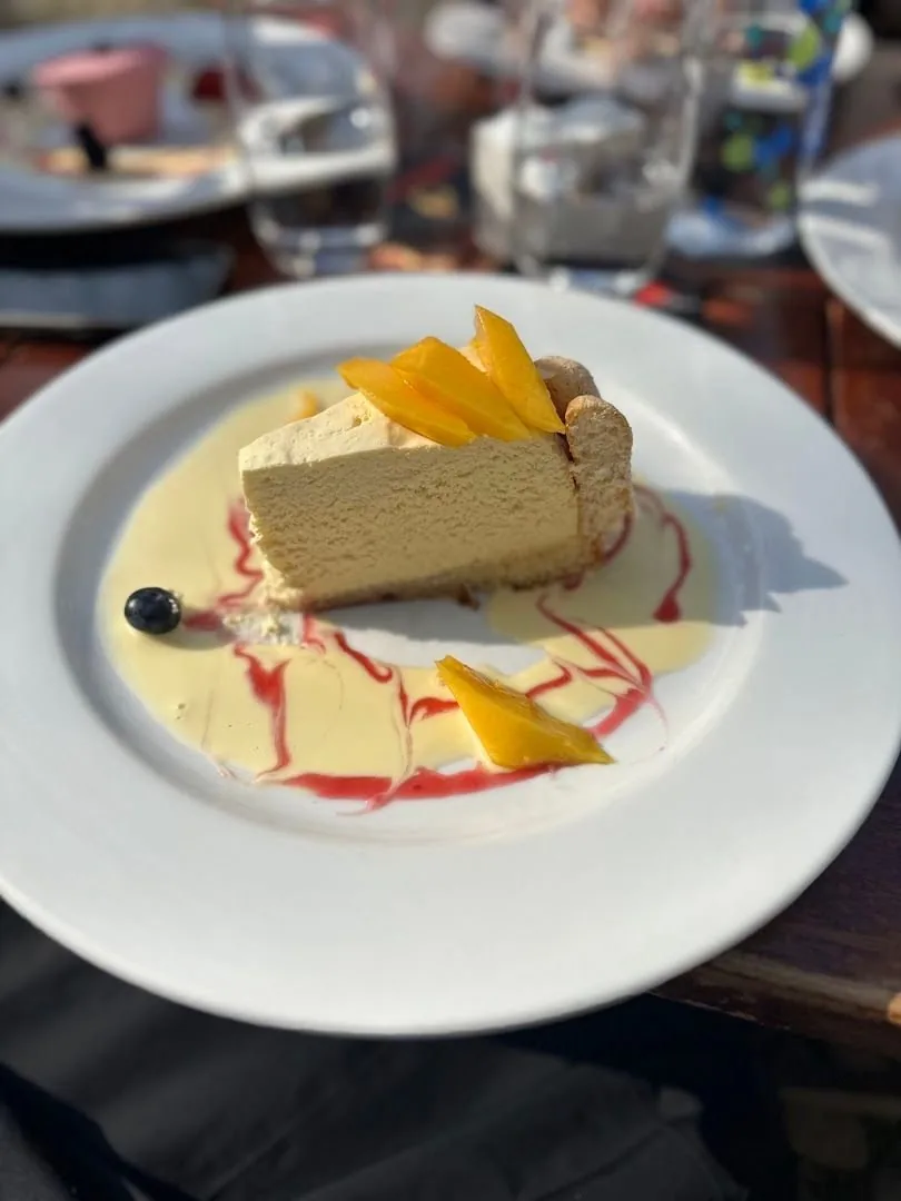 Un dessert à la mangue et son coulis